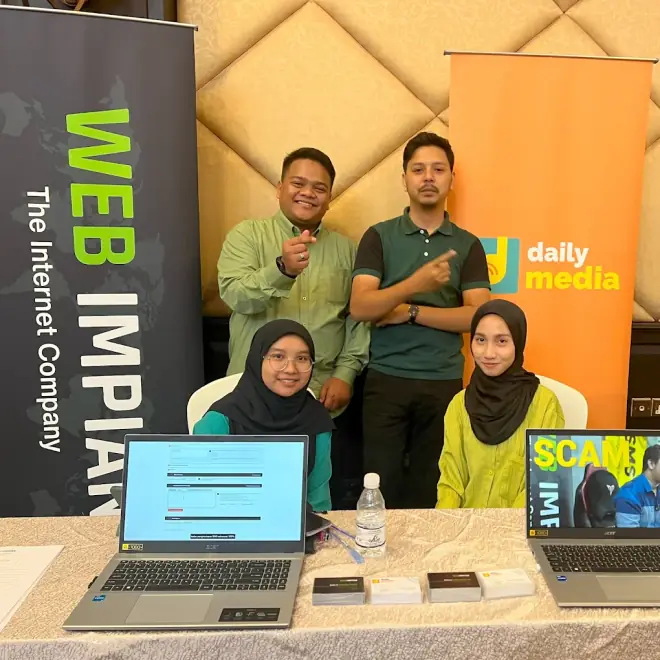 Pasukan Web Impian di acara pelanggan